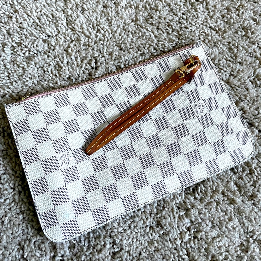 Louis Vuitton Neverfull Damier clutch